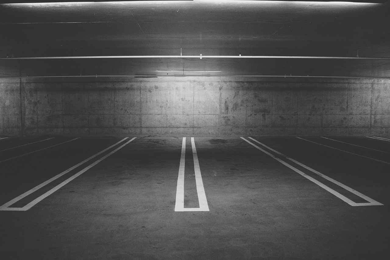 Epoxy Garage Floors in Riverside: Hot Tires and Daily Use